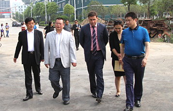 澳大利亚维多利亚州国民银行考察团到好体育官网登录入口（集团）公司进行考察